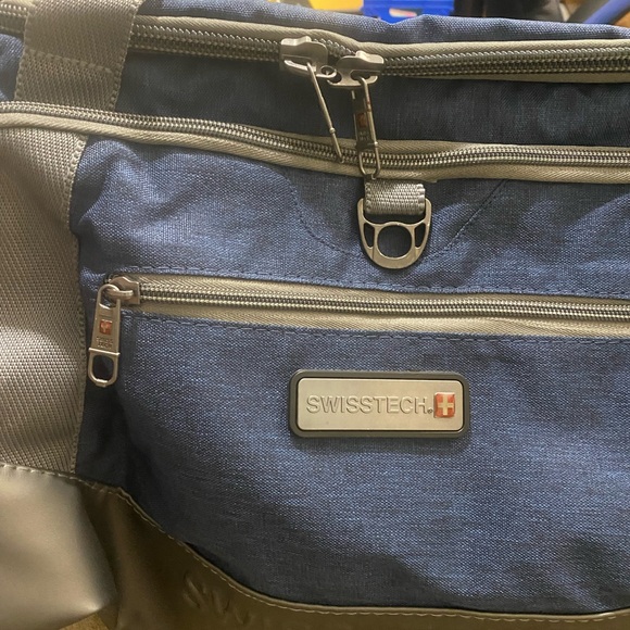 SWISSTECH Excursion Adventure Water Resistant Bottom 24" Duffel Bag Blue - Picture 12 of 14